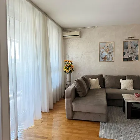 Manhattan Belvil Apartment